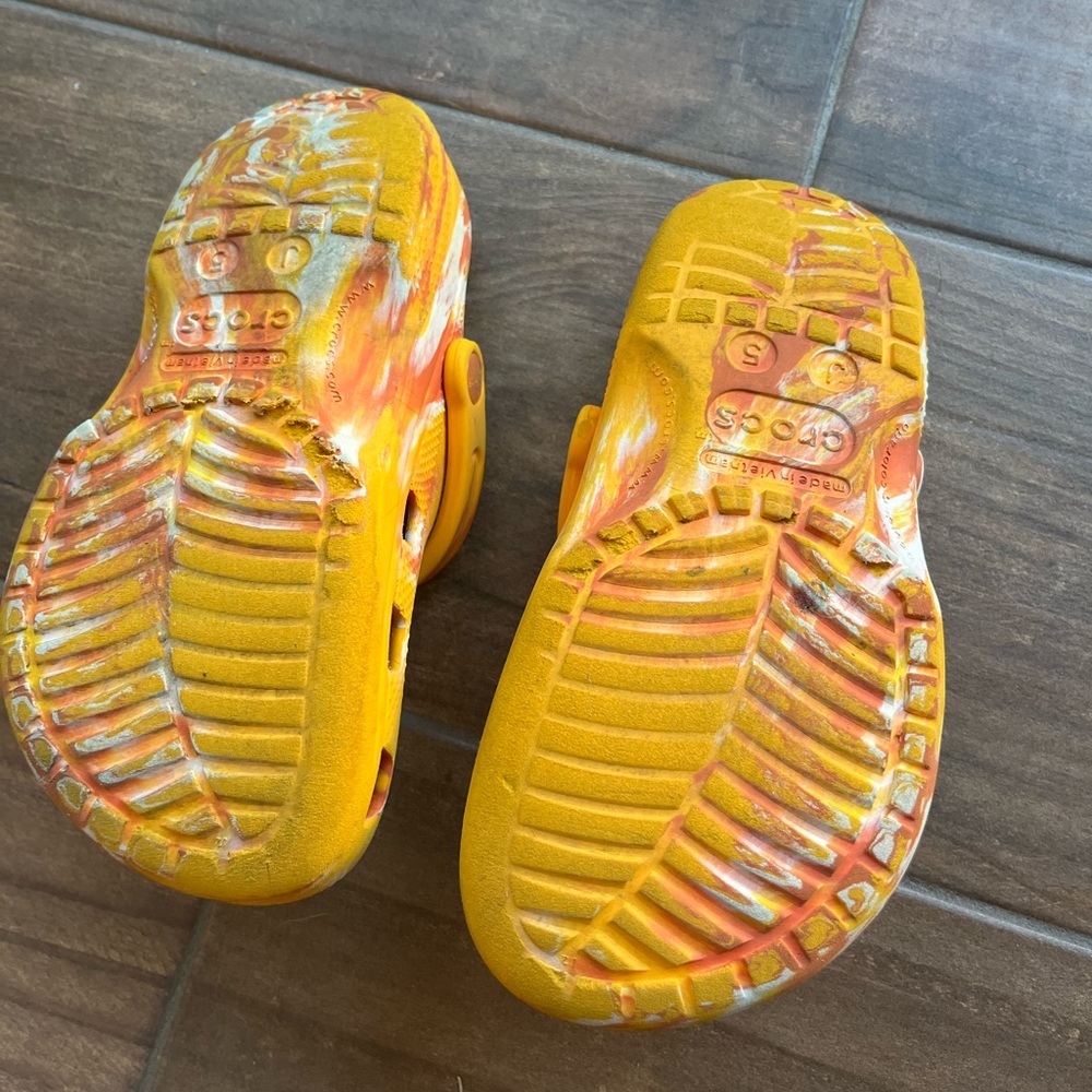 CROCS Honey Nut Cheerios - Juniors Size J5 - Picture 2 of 2